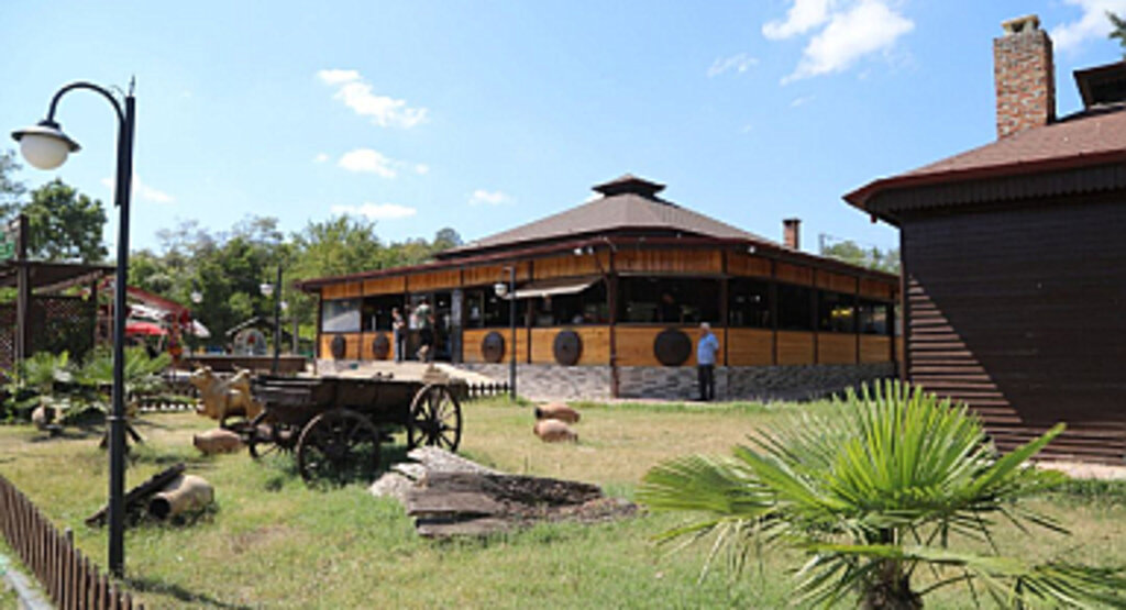 Kavak ilçesinin güzel yerlerinden bir tanesi olan Güven park sosyal tesisleri vatandaşlar tarafından büyük ilgi görüyor.
