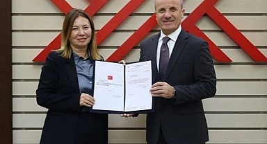OMÜ Rektörü Prof. Dr. Fatma Aydın Mazbatasını Aldı