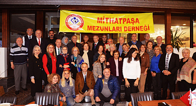 Mithatpaşa Mezunları Derneği’nden öğretmenlerine vefa
