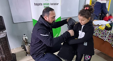 Vezirköprü Büyükkale İlkokulu Öğrencilerine Hediyeler Götürdük.