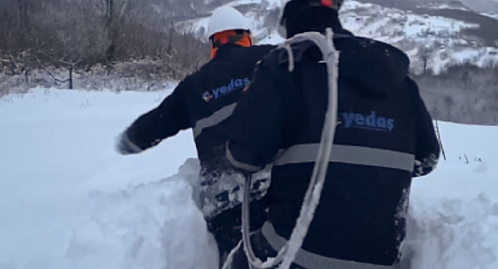 YEDAŞ, aşırı kar yağışı, kuvvetli rüzgar ve fırtınanın yol açtığı elektrik kesintilerini giderdi