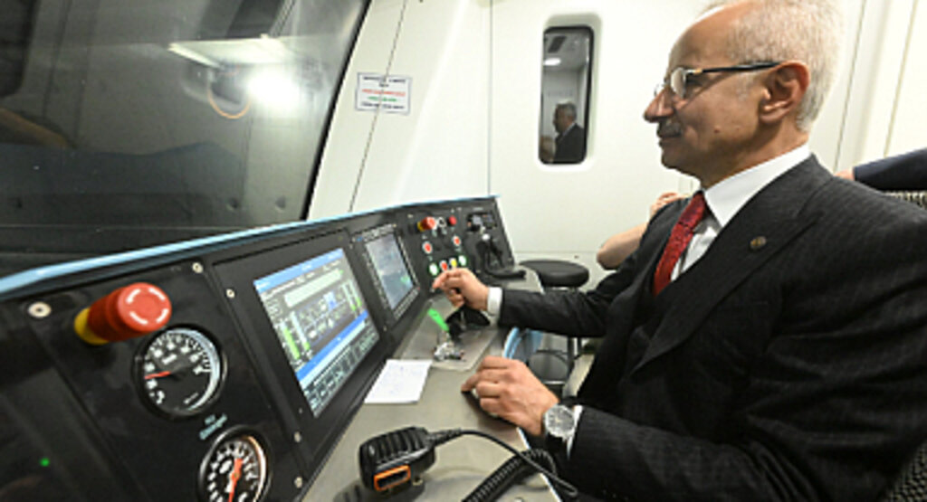 ARNAVUTKÖY-İSTANBUL HAVALİMANI METROSU BİR YILDIR HİZMETTE