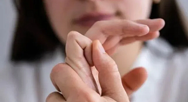 Parmak Çıtlatmak Eklemlere Zarar Veriyor Mu?