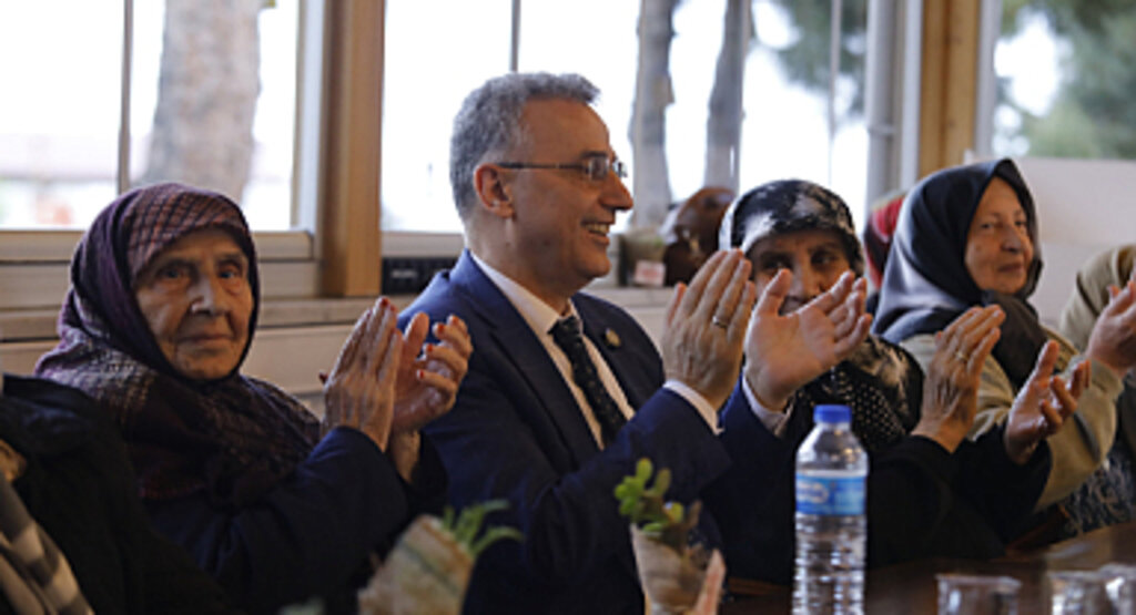 Başkan İhsan Kurnaz Anneleri Unutmadı