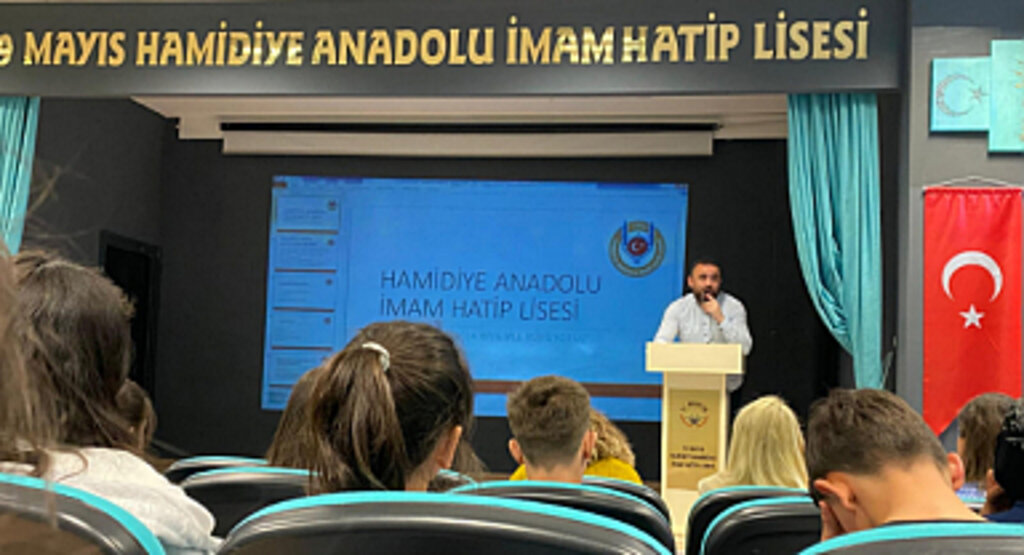 ONDOKUZMAYIS HAMİDİYE ANADOLU İMAM HATİP LİSESİNDEN SIRADIŞI OKUL TANITIM ETKİNLİĞİ