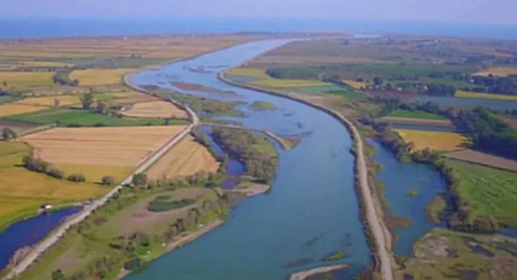 Türkiye'nin en uzun nehri Kızılırmak, Sivas'tan doğup Karadeniz'e ulaşıyor
