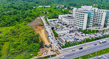 ÜNYE BELEDİYESİ, HASTANE ACİL GİRİŞİNDE TRAFİĞİ RAHATLATIYOR