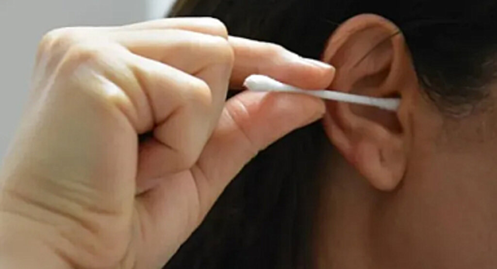 Uzmanlar Uyarıyor: Kulak Çubuğu Kullanımı Kulak Zarına Zarar Verebilir