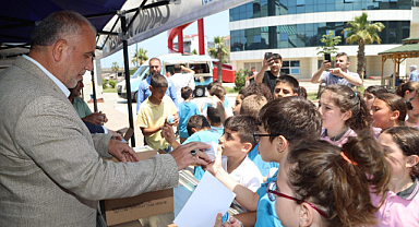 Çocuklardan Başkan İbrahim Sandıkçı'ya Sevgi Seli