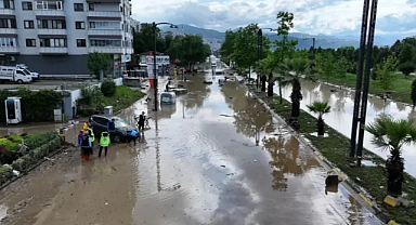 Trabzon’da 1 Saatte 63 Kg Yağış: