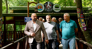 Ata Cafe'ye ziyaretçi akını