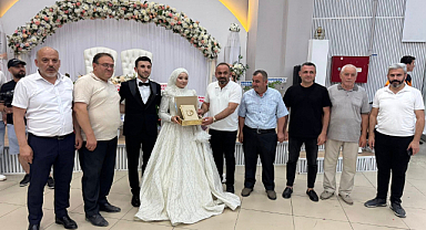 Çiftlerimize ömür boyu mutluluklar diliyoruz..