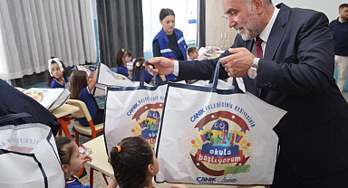Canik Belediyesi'nden Çanta ve Kırtasiye Desteği