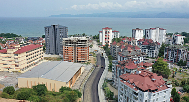 FATSA’DA ALT YAPISI GÜÇLENEN SOKAKLAR ASFALTLA TAÇLANDI