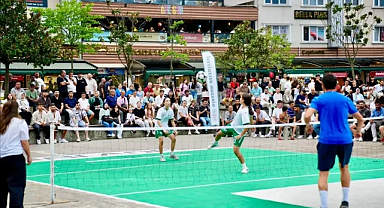 Giresun’da yaz spor heyecanı ayak tenisi ile sürüyor