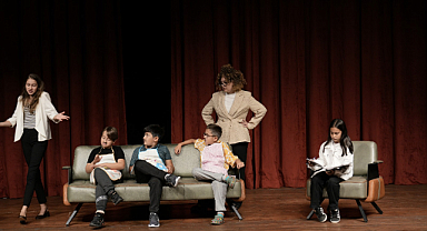 Geleceğin tiyatro yıldızları Ata Sahne'de ilk kez seyirciyle buluştu