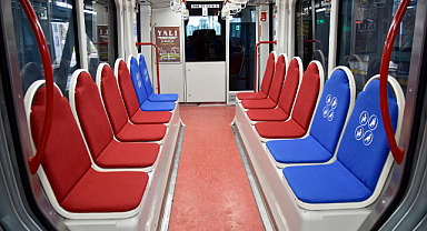 TRAMVAYLARDA KOLTUKLAR YENİLENDİ