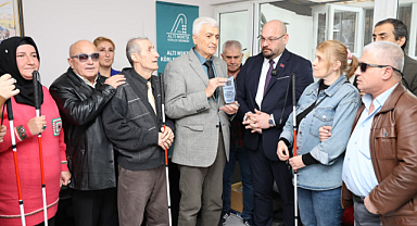 Başkan Türkel'den görme engelli bireylere 40 adet beyaz baston
