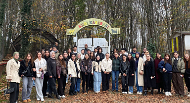OMÜ’lüöğrencilerden sokak hayvanlarına mama ve sevgi desteği