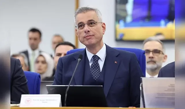 “TÜRKİYE’DE HEKİM VE UZMAN AÇIĞI YOK, SİSTEM GÜÇLENEREK DEVAM EDİYOR”