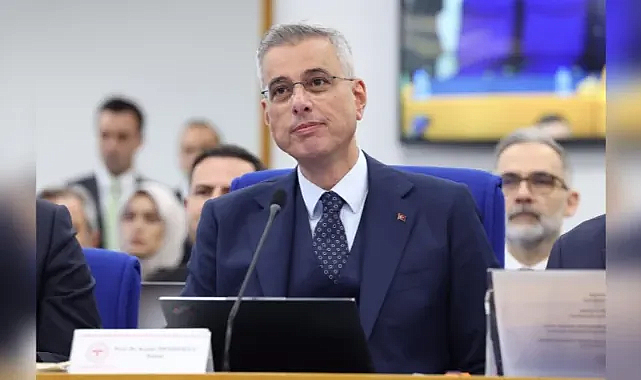 “TÜRKİYE’DE HEKİM VE UZMAN AÇIĞI YOK, SİSTEM GÜÇLENEREK DEVAM EDİYOR”