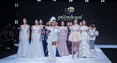 Üç Gün Boyunca Defileler ve İş Görüşmeleri