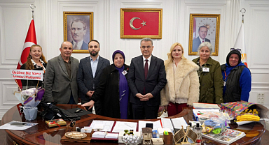 Kurnaz, “Üzülme Biz Varız Anneleri Platformu” üyeleriyle bir araya geldi