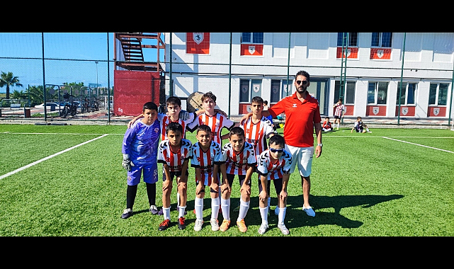 DEREBAHÇE U 12 DE FIRTINA GİBİ ESİYOR