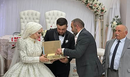 Mutluluklarına Ortak Olduk