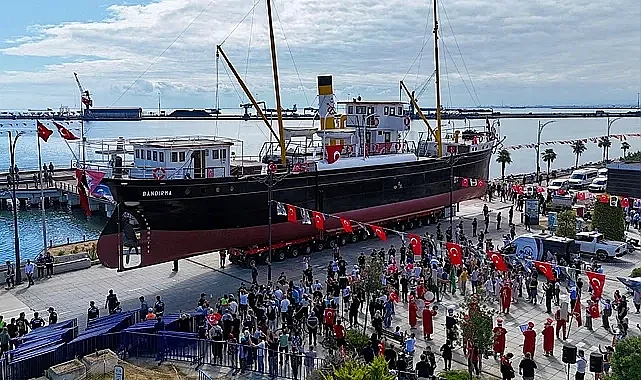 Bandırma Vapuru artık Samsun İstiklal Meydanı'nda