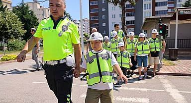 Down Sendromlu Çocuklara Uygulamalı Trafik Eğitimi