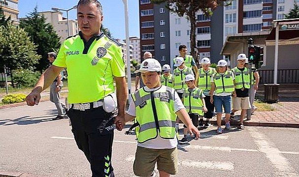 Down Sendromlu Çocuklara Uygulamalı Trafik Eğitimi