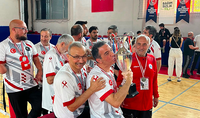 SAMSUN OTURARAK VOLEYBOL TAKIMI SÜPER LİGDE.