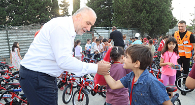 Canik'te Tüm Çocuklar Hediyelerine Kavuşuyor