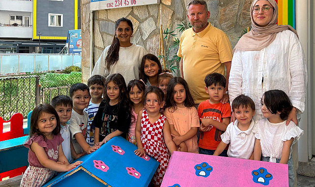 DEREBAHÇE’DE ANLAMLI MESAİ: MİNİK ELLER KEDİ EVLERİNİ SEVGİYLE BOYADI!