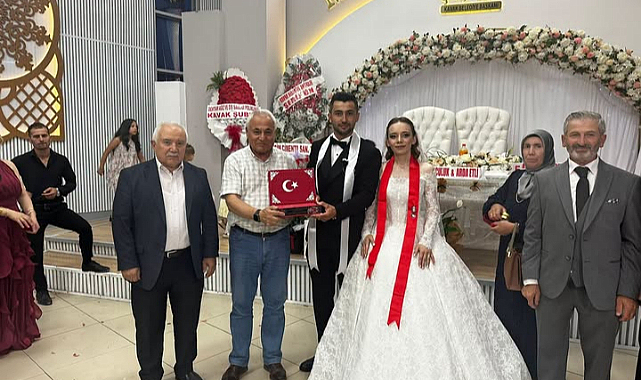 Kavak Belediye Başkanı Şerif ÜN,Genç çiftlere mutluluklar diliyoruz