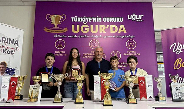 Uğur'lu Öğrencilerden Vietnam'da Dünya Üçüncülüğü!