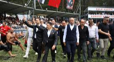 Vezirköprü’de geleneksel yağlı güreş heyecanı bir kez daha yaşandı.